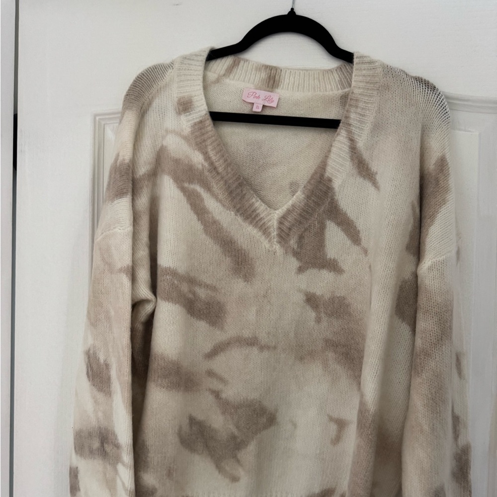Nice and soft sweater.  Very comfy!!  Has been worn.